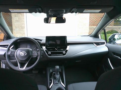 Used 2025 Toyota Corolla SE image 31