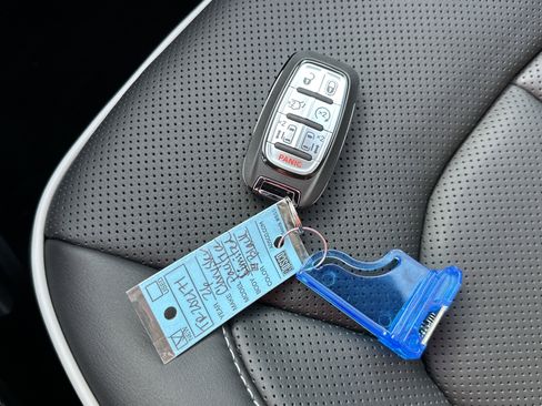 New 2026 Chrysler Pacifica Limited w/ S Appearance Package image 3