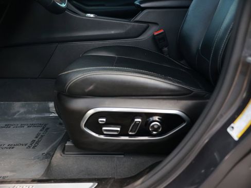 Used 2023 Jeep Grand Cherokee Overland w/ Luxury Tech Group IV AWD/4WD image 21