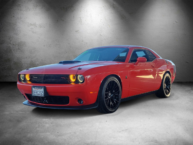 Used 2017 Dodge Challenger R/T Scat Pack RWD image 5