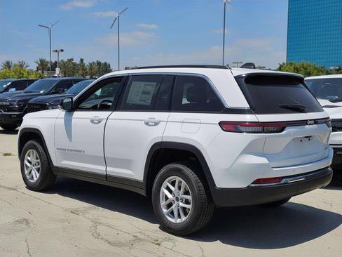 New 2026 Jeep Grand Cherokee Laredo RWD image 5