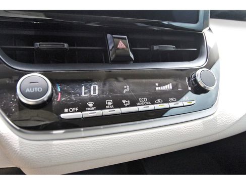 Used 2025 Toyota Corolla LE FWD image 27