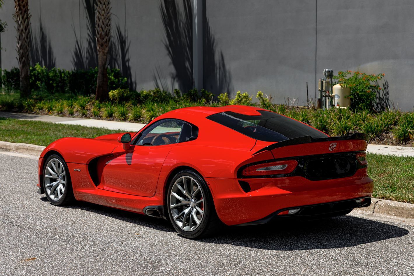 Used 2014 SRT Viper GTS w/ GTS Laguna Interior Package RWD image 23