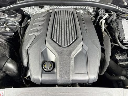 Certified 2023 Porsche Macan AWD/4WD image 26