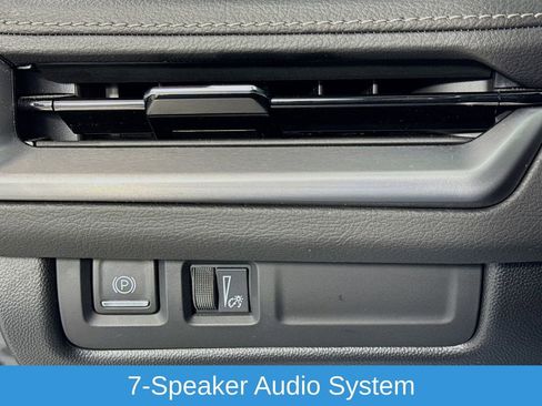 Used 2024 Cadillac XT4 Premium Luxury image 11