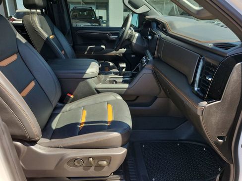 Certified 2025 GMC Sierra 1500 AT4 w/ AT4 Premium Package AWD/4WD image 29