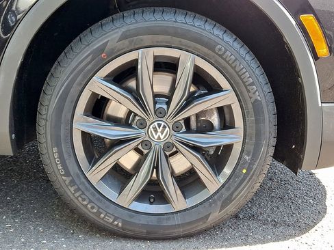 Certified 2023 Volkswagen Tiguan SE FWD image 8