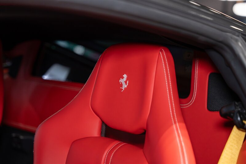 Used 2015 Ferrari 458 Italia Coupe RWD image 12