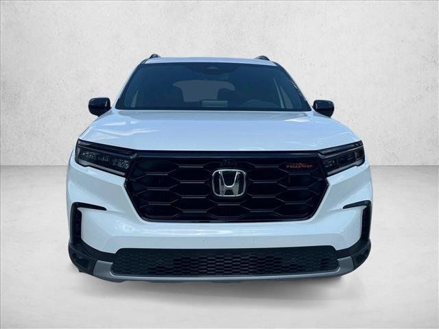 Used 2024 Honda Pilot TrailSport image 2