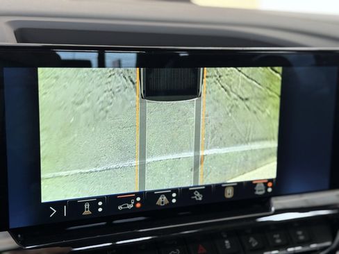 Used 2024 Chevrolet Silverado 1500 ZR2 w/ Technology Package image 61