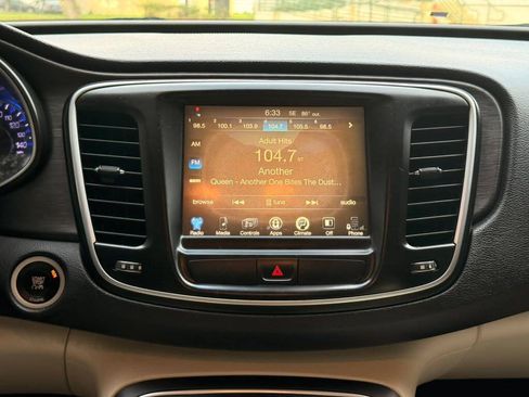Used 2016 Chrysler 200 Limited w/ Anniversary Edition FWD image 15
