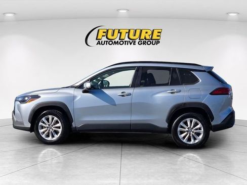 Certified 2023 Toyota Corolla Cross LE image 9