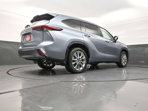 Used 2024 Toyota Highlander Limited AWD/4WD image 38