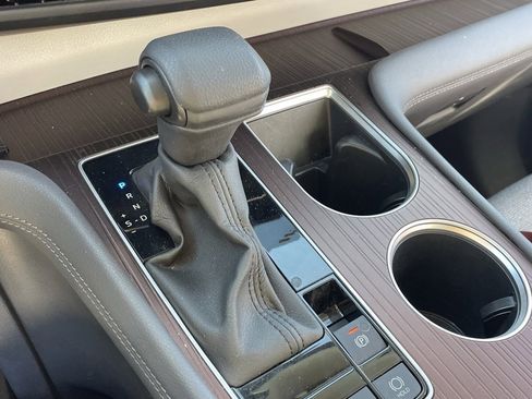 Used 2024 Toyota Sienna LE image 5