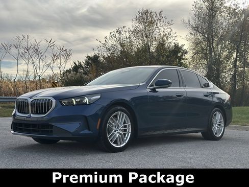 Certified 2024 BMW 530i xDrive w/ Premium Package image 3