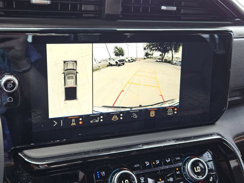 Used 2025 GMC Sierra 1500 AT4 w/ AT4 Premium Package AWD/4WD image 18
