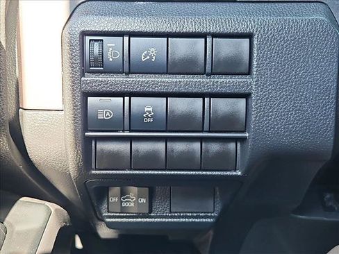 Used 2025 Toyota Tacoma SR5 AWD/4WD image 15