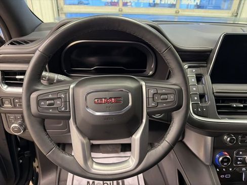 Used 2024 GMC Yukon SLT w/ SLT Luxury Package image 17