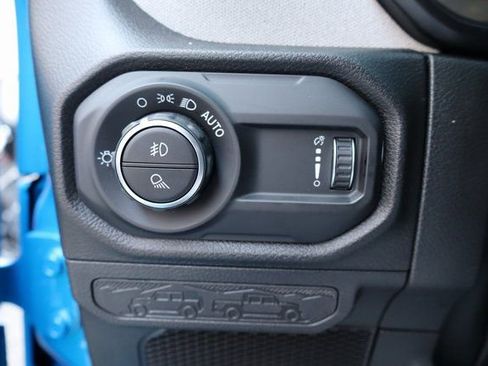 New 2025 Jeep Gladiator Sport image 13