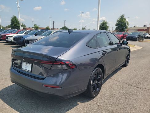 Certified 2025 Honda Accord SE image 3