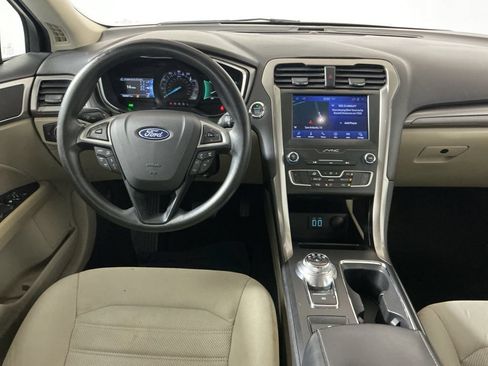 Used 2020 Ford Fusion SE FWD image 9
