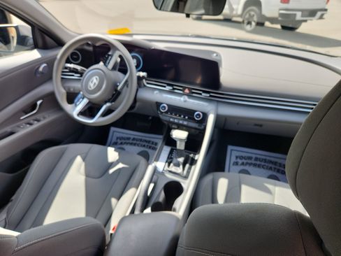 Used 2024 Hyundai Elantra SEL image 18