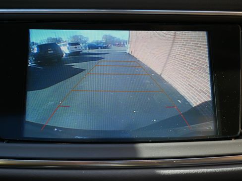 Used 2018 Buick Enclave Essence image 18