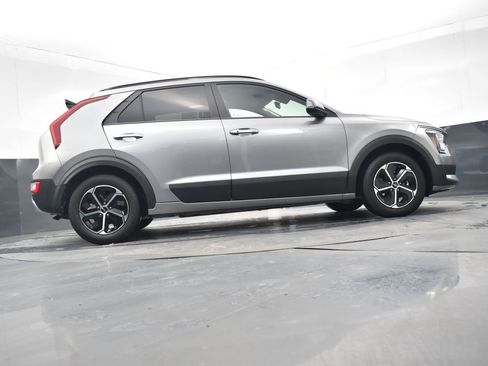 Certified 2023 Kia Niro EX image 25