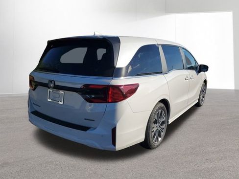 New 2026 Honda Odyssey Touring image 13