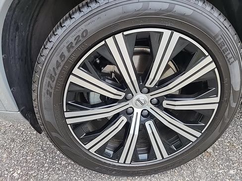 Certified 2025 Volvo XC90 B5 Core w/ Climate Package AWD/4WD image 9