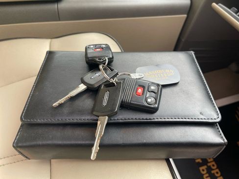 Used 2006 Lincoln Mark LT 4x4 image 51