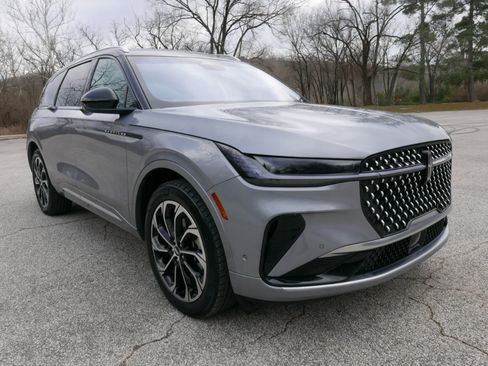 Used 2024 Lincoln Nautilus Reserve image 4