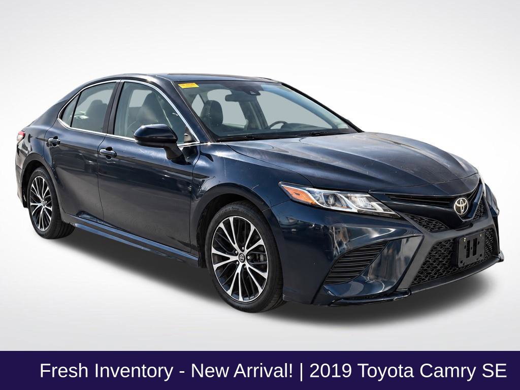 Used 2019 Toyota Camry SE FWD image 1