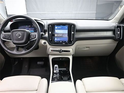 Used 2023 Volvo XC40 B5 Plus w/ Protection Package Premier image 9