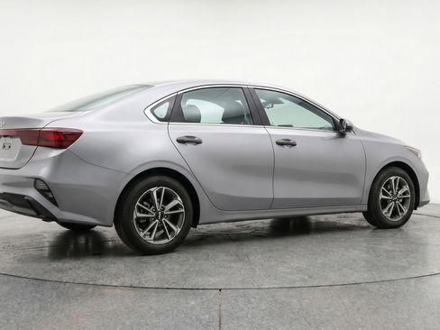 Used 2024 Kia Forte LXS image 9