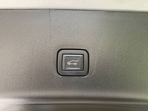 Used 2023 Chevrolet Traverse LT AWD/4WD image 24