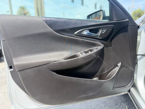 Used 2016 Chevrolet Malibu LT FWD image 9