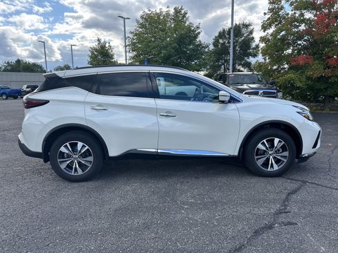 Used 2021 Nissan Murano SV image 2