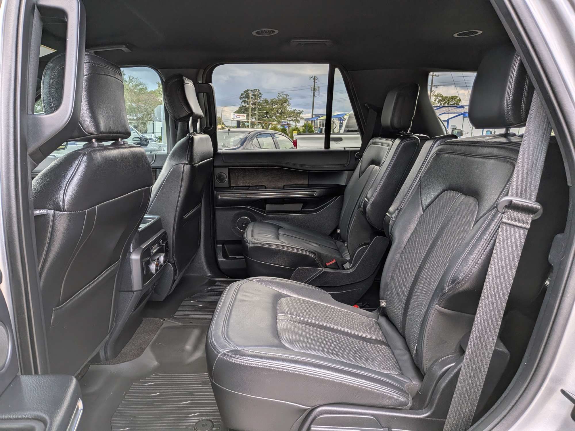 Used 2020 Ford Expedition Limited RWD image 16