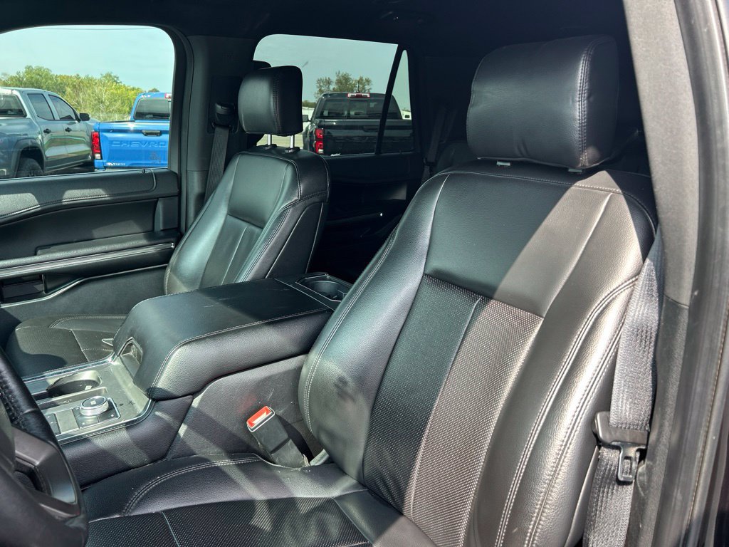 Used 2019 Ford Expedition XLT w/ Equipment Group 202A AWD/4WD image 15