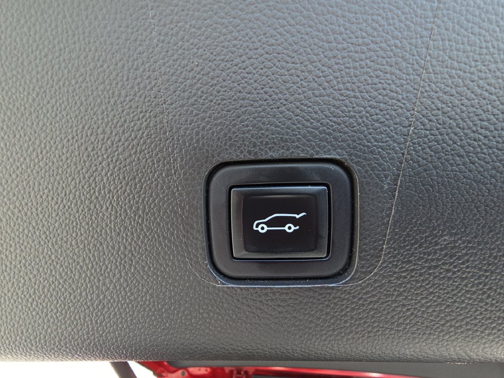 Used 2023 Chevrolet Traverse LT w/ LPO, Floor Liner Package AWD/4WD image 33