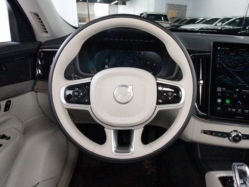 Used 2025 Volvo XC90 B6 Ultra w/ Protection Package image 8