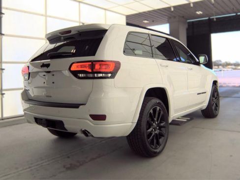 Used 2021 Jeep Grand Cherokee Laredo X AWD/4WD image 6