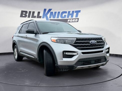 Used 2020 Ford Explorer XLT w/ Equipment Group 202A AWD/4WD image 7