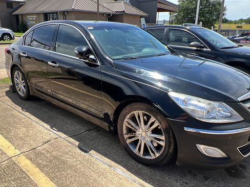 Used 2012 Hyundai Genesis 3.8 w/ Premium Pkg RWD image 1