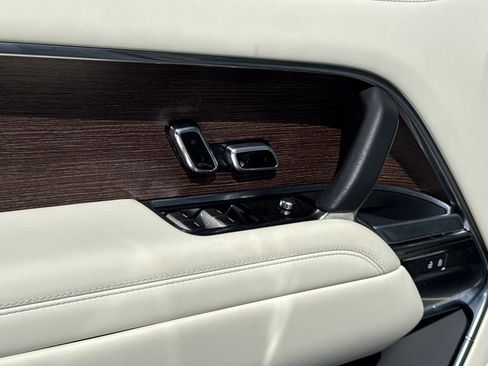 Used 2024 Land Rover Range Rover SE image 21