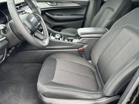 Certified 2025 Jeep Grand Cherokee Laredo X w/ Trailer Tow Package image 14