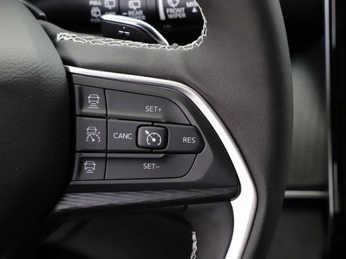 New 2025 Jeep Grand Cherokee L Altitude image 25