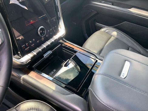 Used 2026 GMC Yukon Denali AWD/4WD image 29
