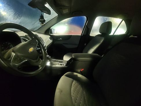 Used 2019 Chevrolet Equinox LS FWD image 3